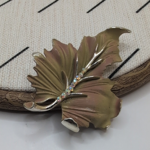 Vintage BSK Enamel Leaf Brooch | Elegant Gold Tone & Rhinestone Accent | Classic - Picture 1 of 5